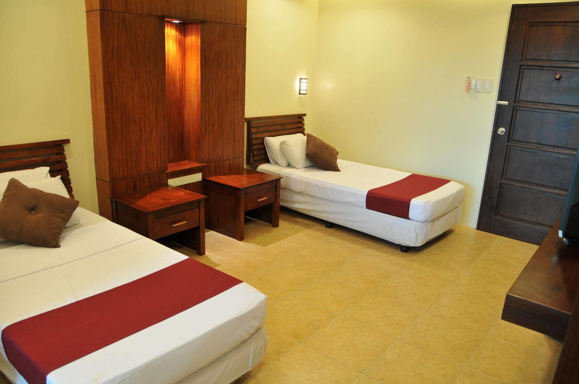 Ong Bun Pension House Ілоіло Екстер'єр фото