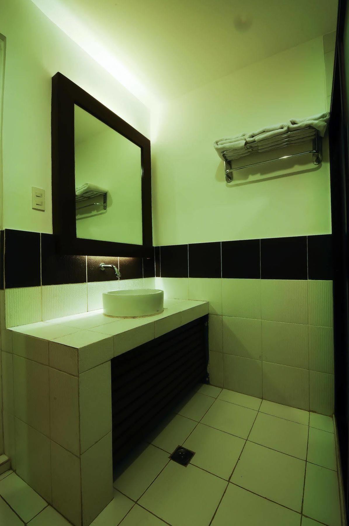 Ong Bun Pension House Ілоіло Екстер'єр фото